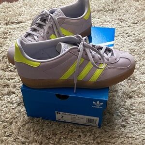 Adidas Women's Sneakers in Lavender and Neon Yellow